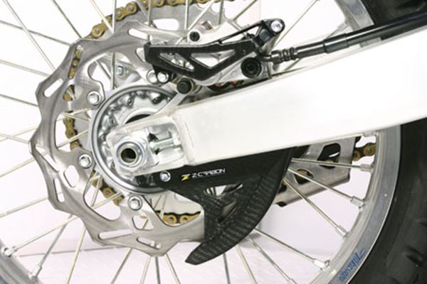 Afbeelding van Carbon Rear Disk Guard RM 05-/RMZ250 07- /450 05- /DRZ400SM